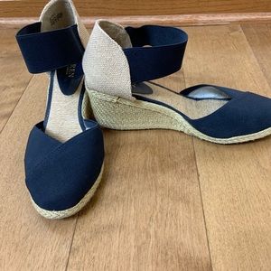 Lauren espadrille sandals. Navy & tan. Size 9